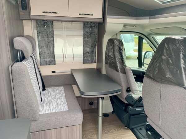 CAMPING-CAR HOBBY V65 GQ ONTOUR – Image 2
