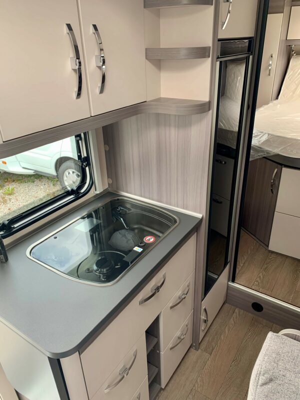 CAMPING-CAR HOBBY V65 GQ ONTOUR – Image 5