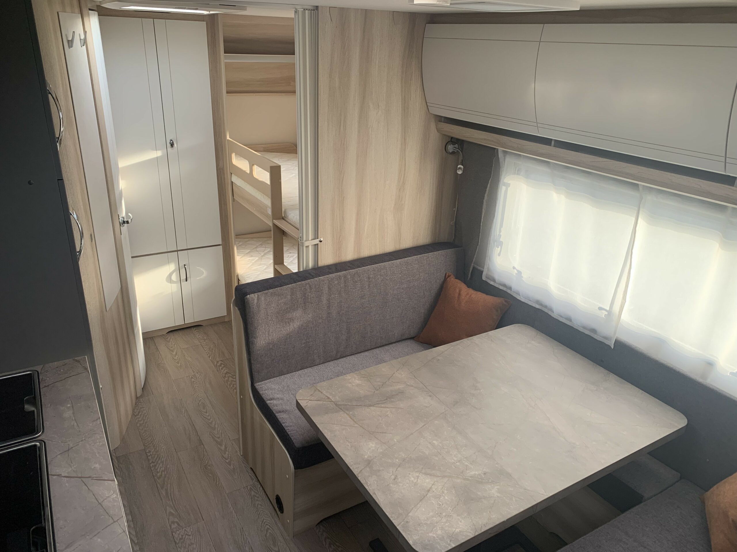 CARAVANE HOBBY 545 KMF DE LUXE – Image 3