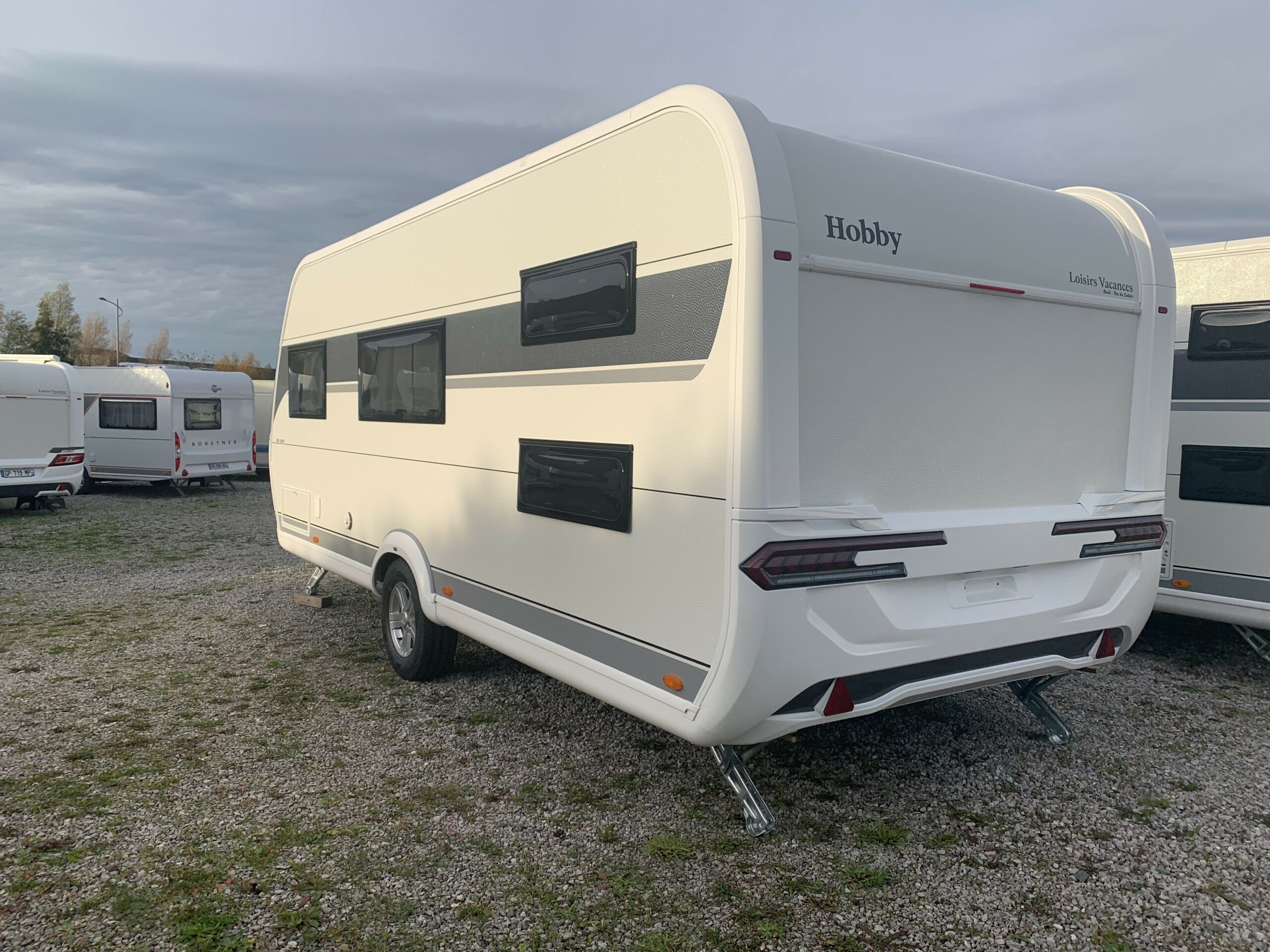 CARAVANE HOBBY 545 KMF DE LUXE – Image 2