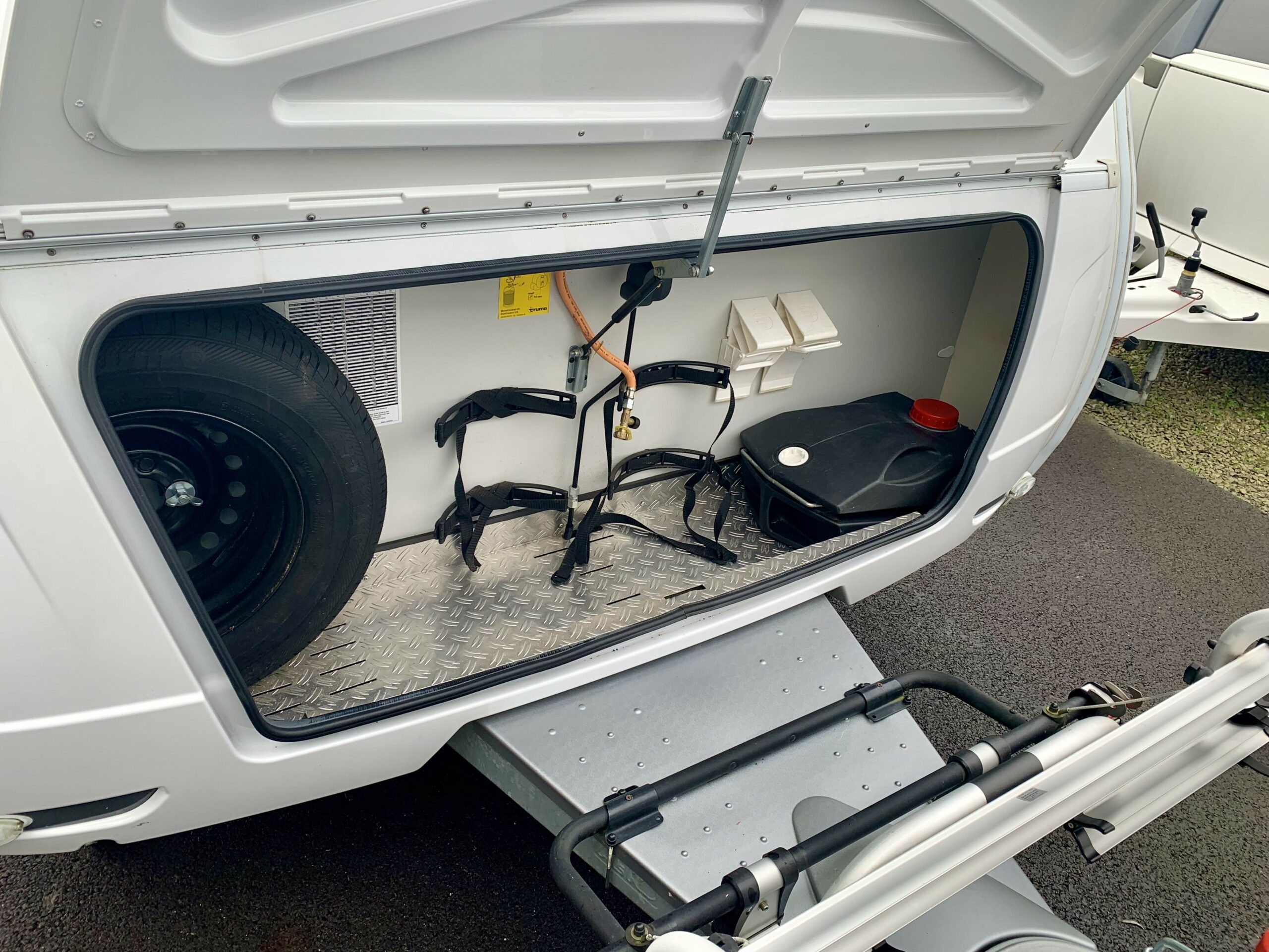 HYMER/ERIBA LIVING 555 XL – Image 13