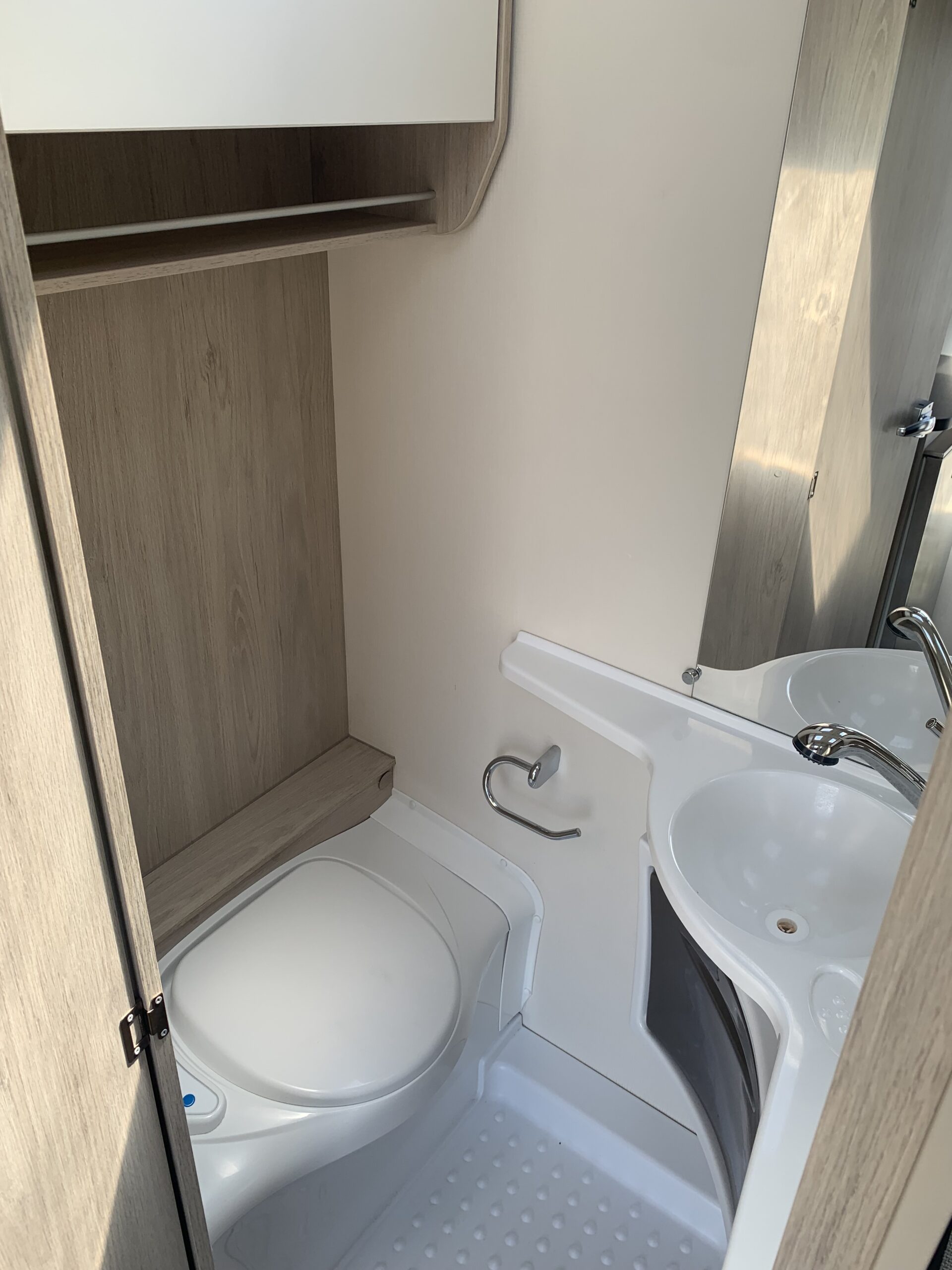 CARAVANE CARAVELAIR ANTARES LUXE 460 – Image 9